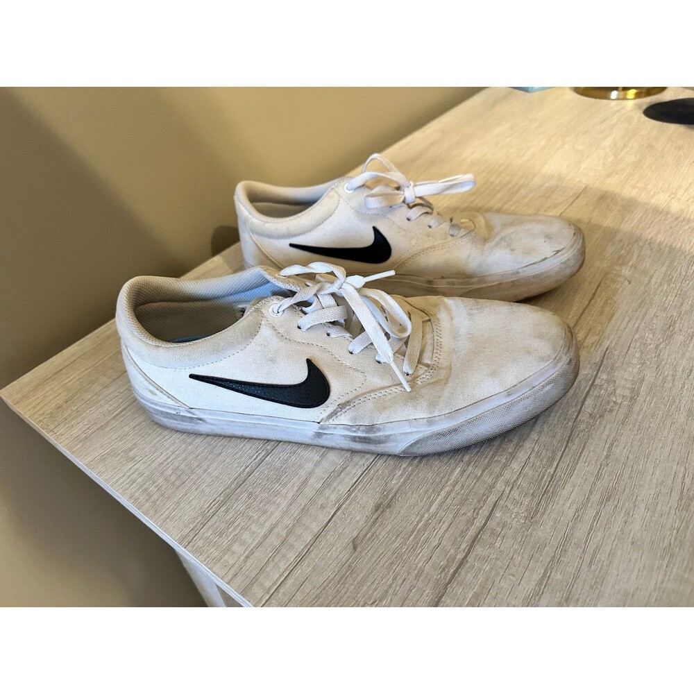 Men’s Nike shoes